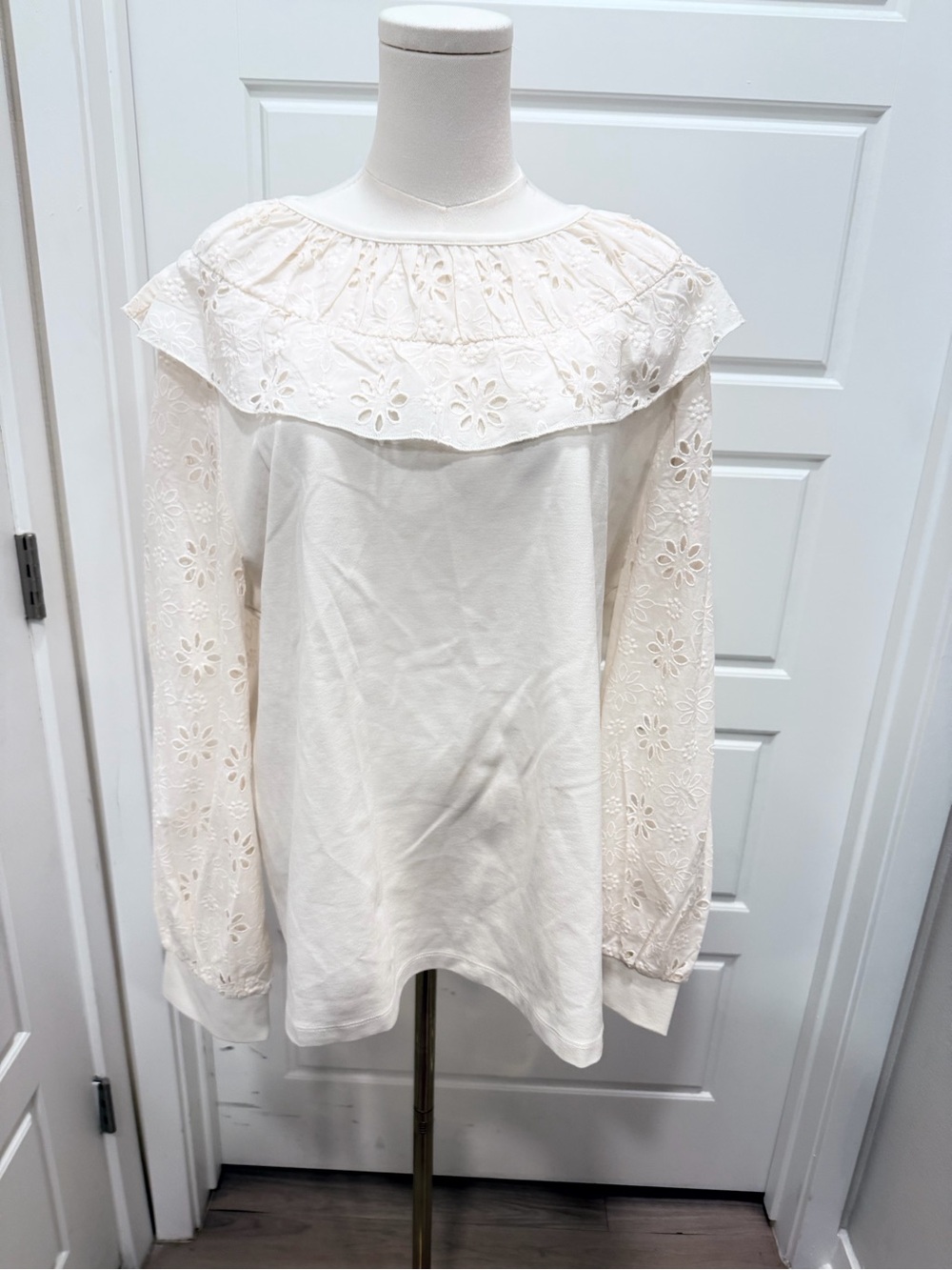Ann Taylor Women’s Cream Eyelet Ruffle Long-Sleeve Top NWT